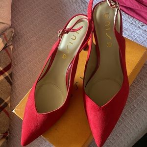Unisa NEW BOXED Red High Sturdy /square Heel Pump Adjustable Strap Size 9.5